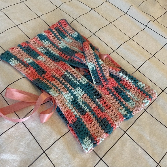 Handmade crochet cropped top - Picture 1 of 6